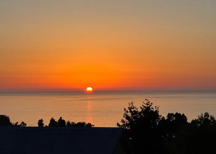 Agora Sundeck Tsikhisdziri