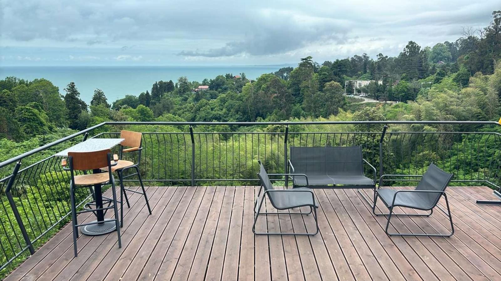 Agora Sundeck * Цихисдзирі