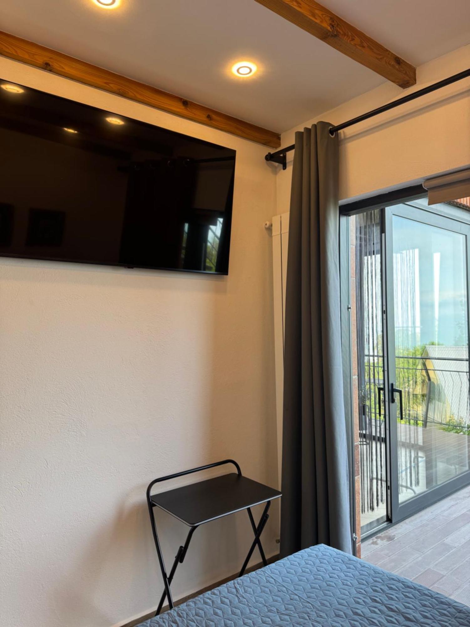 Agora Sundeck Апартаменти Цихисдзирі